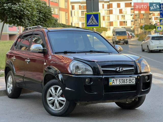 Червоний Хендай Туксон, об'ємом двигуна 2 л та пробігом 228 тис. км за 5999 $, фото 2 на Automoto.ua