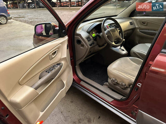 Красный Хендай Туксон, объемом двигателя 1.99 л и пробегом 145 тыс. км за 7999 $, фото 18 на Automoto.ua