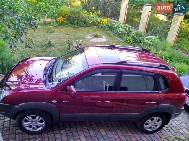 Красный Хендай Туксон, объемом двигателя 1.98 л и пробегом 231 тыс. км за 8500 $, фото 5 на Automoto.ua