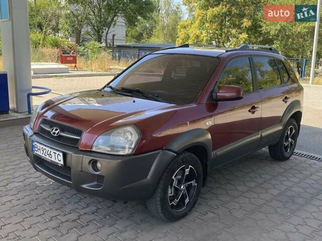 Червоний Хендай Туксон, об'ємом двигуна 1.99 л та пробігом 246 тис. км за 8200 $, фото 1 на Automoto.ua