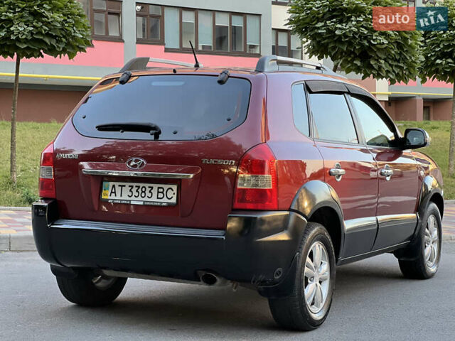 Червоний Хендай Туксон, об'ємом двигуна 2 л та пробігом 228 тис. км за 5999 $, фото 24 на Automoto.ua