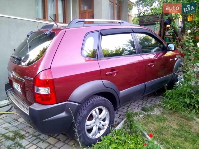 Красный Хендай Туксон, объемом двигателя 1.98 л и пробегом 231 тыс. км за 8500 $, фото 4 на Automoto.ua