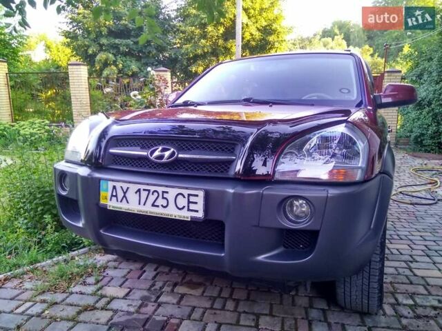 Красный Хендай Туксон, объемом двигателя 1.98 л и пробегом 231 тыс. км за 8500 $, фото 1 на Automoto.ua