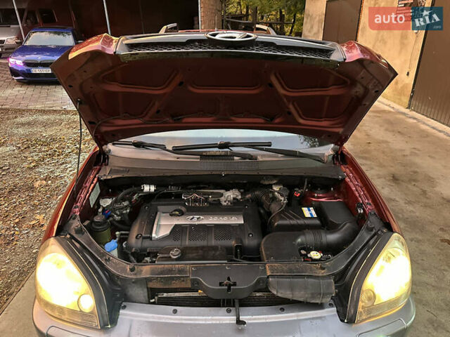 Красный Хендай Туксон, объемом двигателя 1.99 л и пробегом 145 тыс. км за 7999 $, фото 39 на Automoto.ua