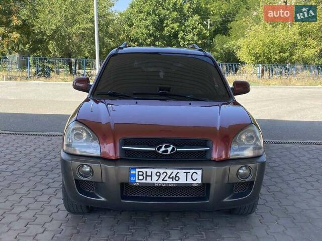 Червоний Хендай Туксон, об'ємом двигуна 1.99 л та пробігом 246 тис. км за 8200 $, фото 3 на Automoto.ua