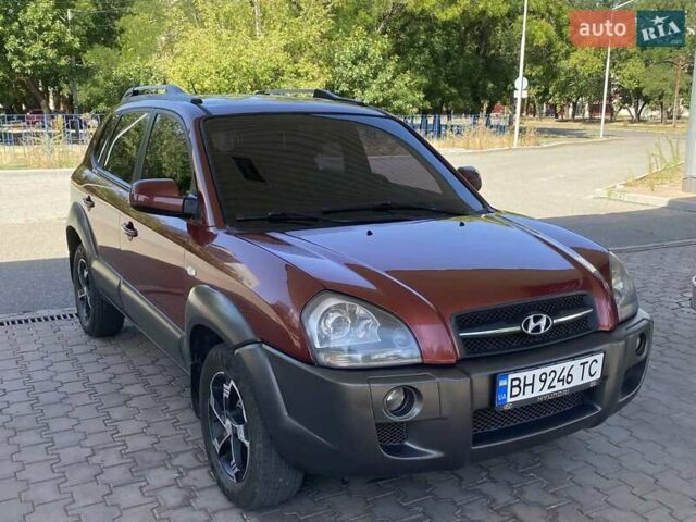 Червоний Хендай Туксон, об'ємом двигуна 1.99 л та пробігом 246 тис. км за 8200 $, фото 5 на Automoto.ua