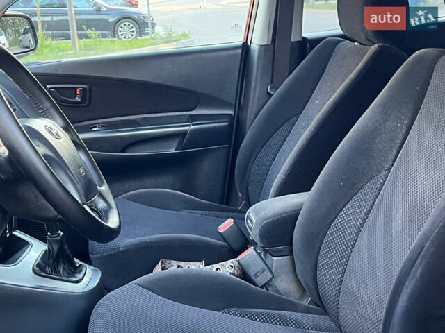 Червоний Хендай Туксон, об'ємом двигуна 2 л та пробігом 228 тис. км за 5999 $, фото 34 на Automoto.ua