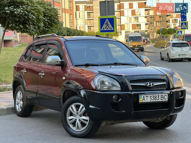Червоний Хендай Туксон, об'ємом двигуна 2 л та пробігом 228 тис. км за 5999 $, фото 3 на Automoto.ua