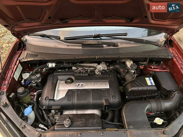 Красный Хендай Туксон, объемом двигателя 1.99 л и пробегом 145 тыс. км за 7999 $, фото 40 на Automoto.ua