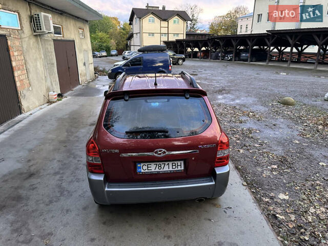 Красный Хендай Туксон, объемом двигателя 1.99 л и пробегом 145 тыс. км за 7999 $, фото 13 на Automoto.ua