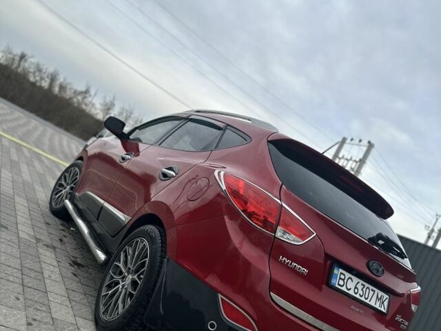 Красный Хендай Туксон, объемом двигателя 2.4 л и пробегом 220 тыс. км за 11000 $, фото 5 на Automoto.ua