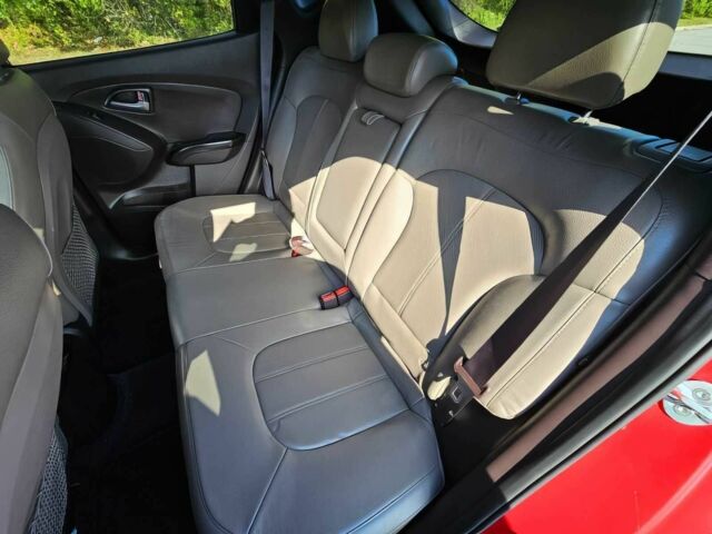 Червоний Хендай Туксон, об'ємом двигуна 2.4 л та пробігом 85 тис. км за 13100 $, фото 10 на Automoto.ua