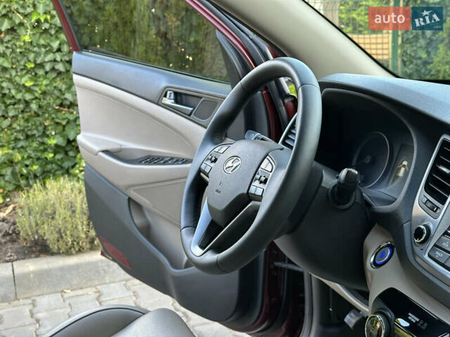 Червоний Хендай Туксон, об'ємом двигуна 2 л та пробігом 170 тис. км за 17999 $, фото 43 на Automoto.ua