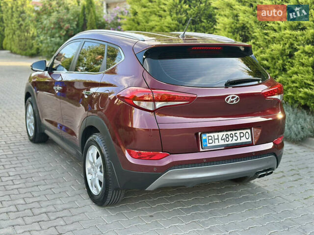 Червоний Хендай Туксон, об'ємом двигуна 2 л та пробігом 170 тис. км за 17999 $, фото 11 на Automoto.ua