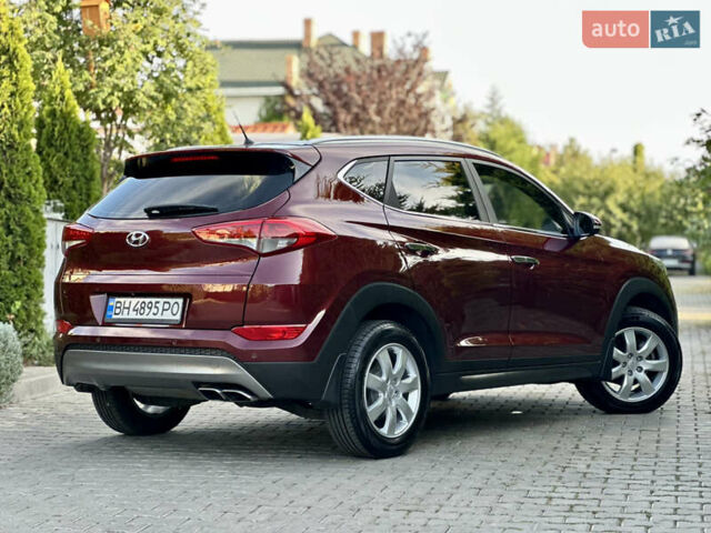 Червоний Хендай Туксон, об'ємом двигуна 2 л та пробігом 170 тис. км за 17999 $, фото 6 на Automoto.ua