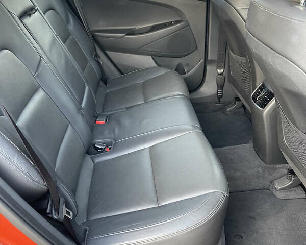 Красный Хендай Туксон, объемом двигателя 1.59 л и пробегом 123 тыс. км за 14600 $, фото 7 на Automoto.ua