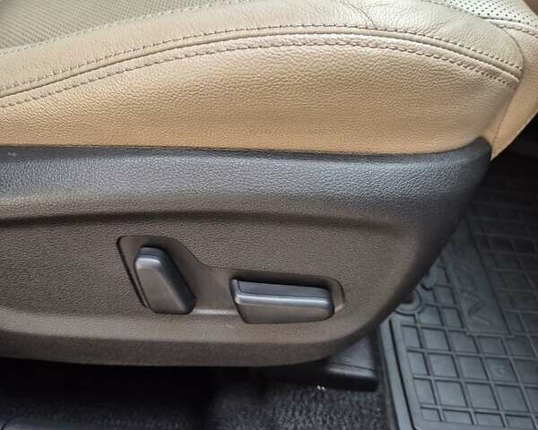 Красный Хендай Туксон, объемом двигателя 2 л и пробегом 97 тыс. км за 20500 $, фото 15 на Automoto.ua