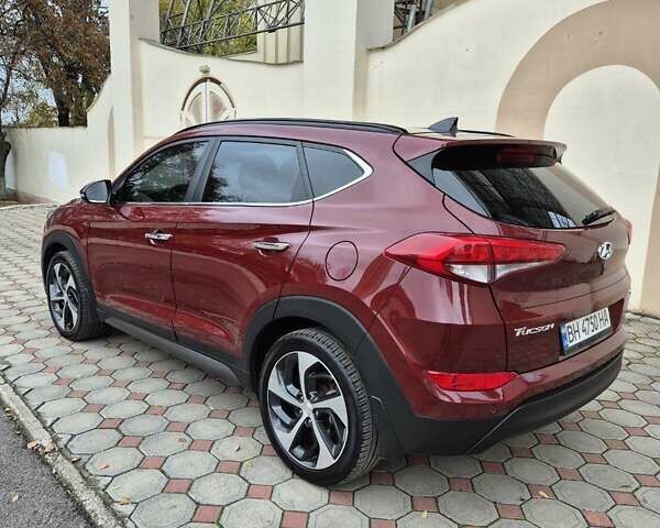 Красный Хендай Туксон, объемом двигателя 2 л и пробегом 97 тыс. км за 20500 $, фото 3 на Automoto.ua