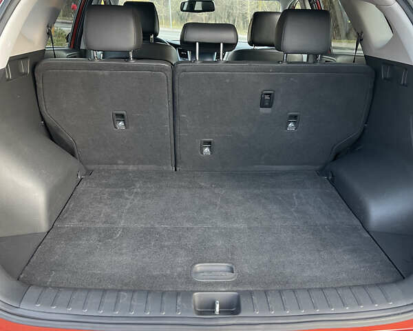 Красный Хендай Туксон, объемом двигателя 1.59 л и пробегом 123 тыс. км за 14600 $, фото 6 на Automoto.ua