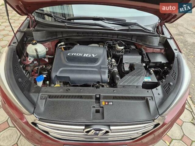 Красный Хендай Туксон, объемом двигателя 2 л и пробегом 97 тыс. км за 20500 $, фото 11 на Automoto.ua
