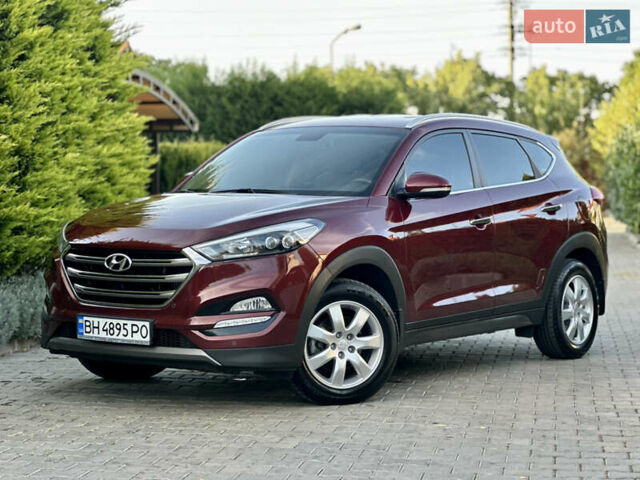 Червоний Хендай Туксон, об'ємом двигуна 2 л та пробігом 170 тис. км за 17999 $, фото 1 на Automoto.ua