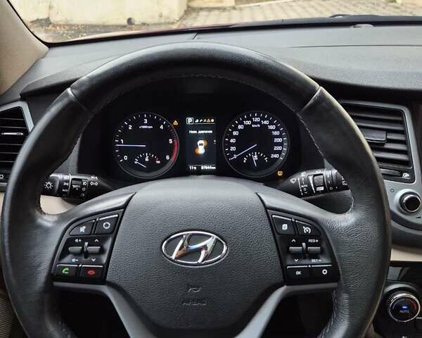 Красный Хендай Туксон, объемом двигателя 2 л и пробегом 97 тыс. км за 20500 $, фото 17 на Automoto.ua