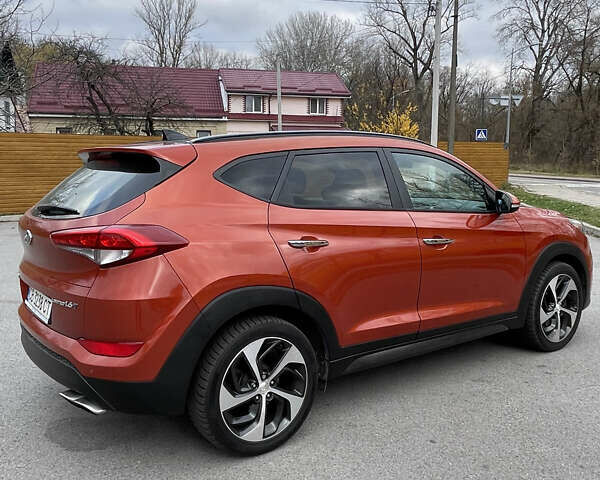 Красный Хендай Туксон, объемом двигателя 1.59 л и пробегом 123 тыс. км за 14600 $, фото 1 на Automoto.ua