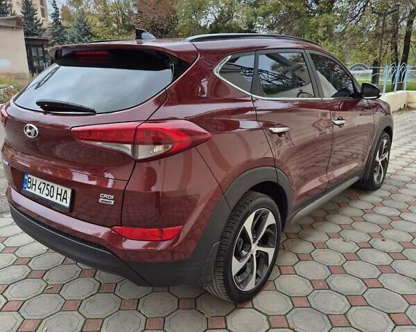 Красный Хендай Туксон, объемом двигателя 2 л и пробегом 97 тыс. км за 20500 $, фото 2 на Automoto.ua