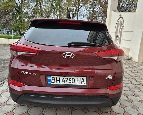Красный Хендай Туксон, объемом двигателя 2 л и пробегом 97 тыс. км за 20500 $, фото 4 на Automoto.ua