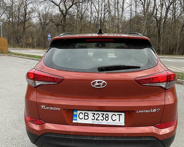 Красный Хендай Туксон, объемом двигателя 1.59 л и пробегом 123 тыс. км за 14600 $, фото 3 на Automoto.ua