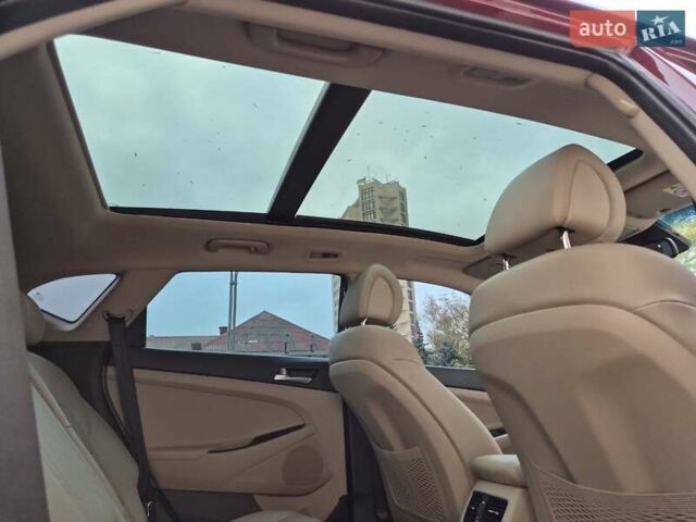 Красный Хендай Туксон, объемом двигателя 2 л и пробегом 97 тыс. км за 20500 $, фото 9 на Automoto.ua
