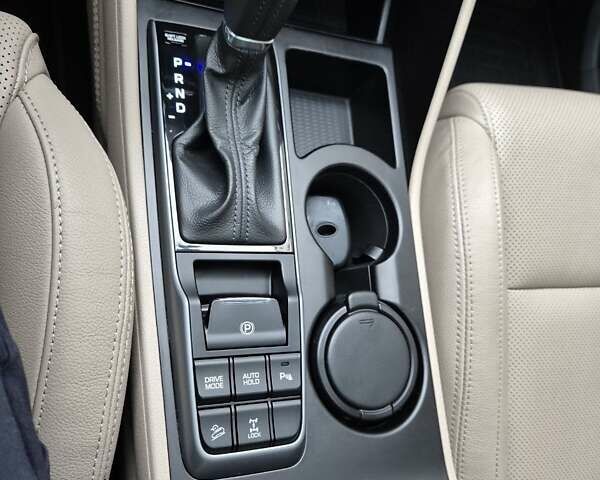 Красный Хендай Туксон, объемом двигателя 2 л и пробегом 97 тыс. км за 20500 $, фото 12 на Automoto.ua