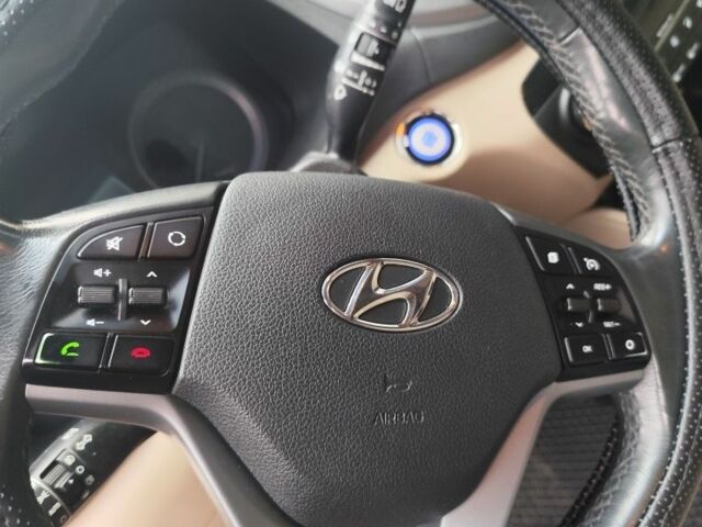 Червоний Хендай Туксон, об'ємом двигуна 2 л та пробігом 110 тис. км за 19800 $, фото 21 на Automoto.ua