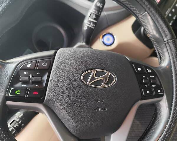 Красный Хендай Туксон, объемом двигателя 2.02 л и пробегом 110 тыс. км за 19800 $, фото 61 на Automoto.ua