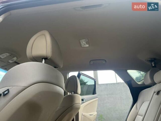 Червоний Хендай Туксон, об'ємом двигуна 2 л та пробігом 101 тис. км за 15700 $, фото 8 на Automoto.ua