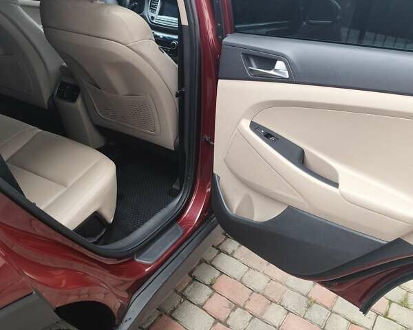 Красный Хендай Туксон, объемом двигателя 2.02 л и пробегом 110 тыс. км за 19800 $, фото 53 на Automoto.ua