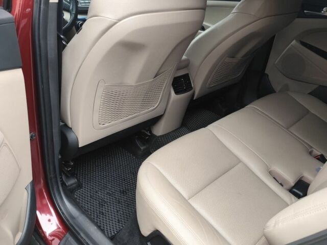 Червоний Хендай Туксон, об'ємом двигуна 2 л та пробігом 110 тис. км за 19800 $, фото 8 на Automoto.ua