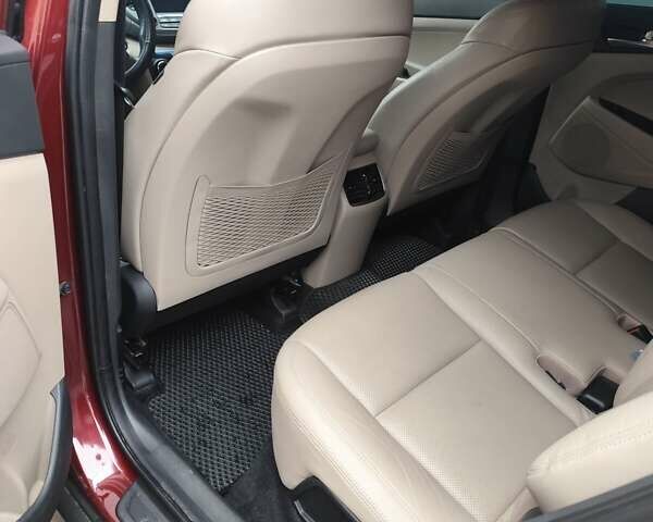 Красный Хендай Туксон, объемом двигателя 2.02 л и пробегом 110 тыс. км за 19800 $, фото 68 на Automoto.ua