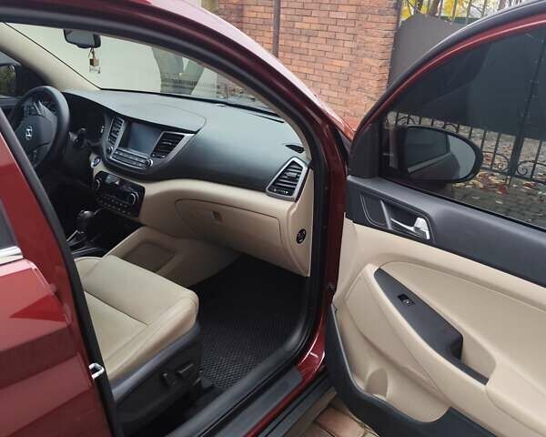 Красный Хендай Туксон, объемом двигателя 2.02 л и пробегом 110 тыс. км за 19800 $, фото 51 на Automoto.ua