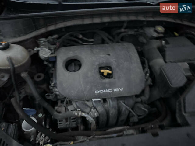 Красный Хендай Туксон, объемом двигателя 2 л и пробегом 110 тыс. км за 17000 $, фото 14 на Automoto.ua