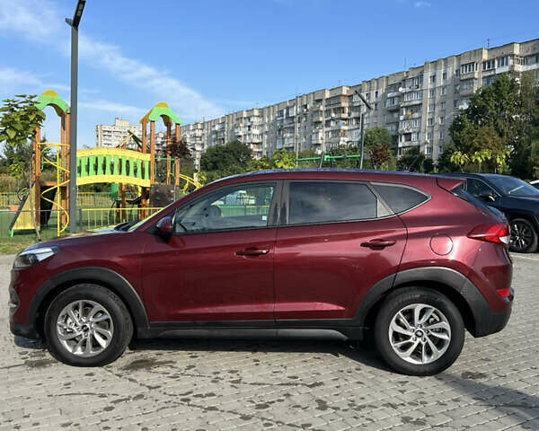 Красный Хендай Туксон, объемом двигателя 2 л и пробегом 133 тыс. км за 14500 $, фото 3 на Automoto.ua