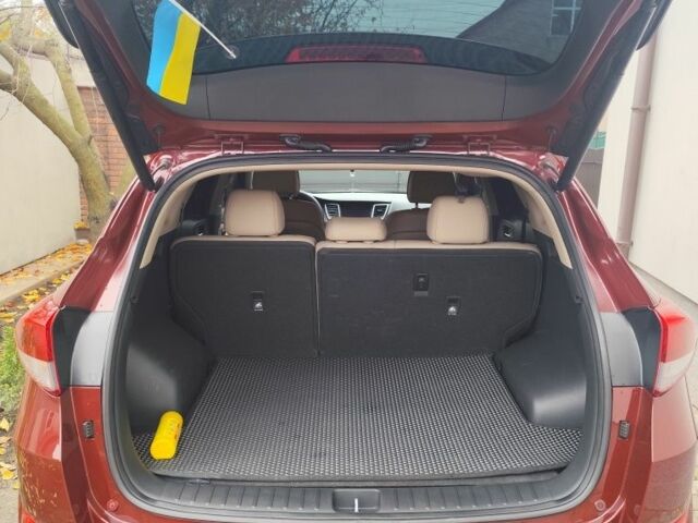 Червоний Хендай Туксон, об'ємом двигуна 2 л та пробігом 110 тис. км за 19800 $, фото 13 на Automoto.ua