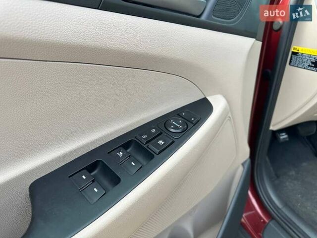 Хендай Туксон 2016 у Львові на Automoto.ua Червоний Хендай Туксон, об'ємом двигуна 1.59 л та пробігом 145 тис. км за 13499 $, фото 10 на Automoto.ua