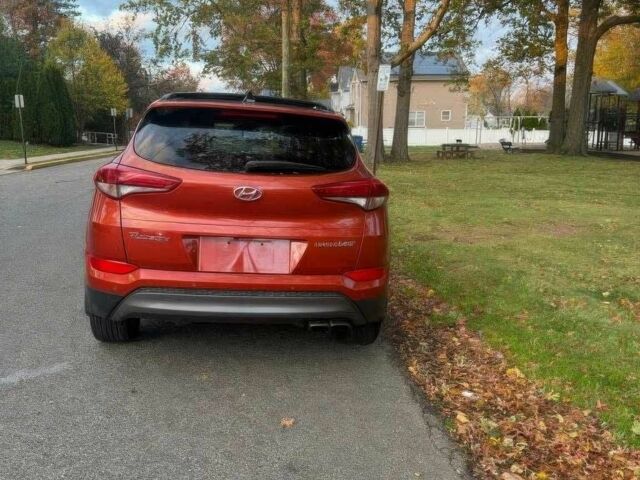 Червоний Хендай Туксон, об'ємом двигуна 1.6 л та пробігом 72 тис. км за 15500 $, фото 5 на Automoto.ua