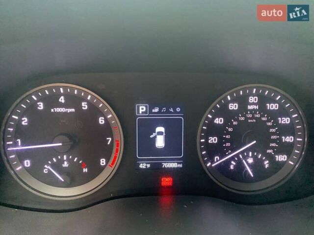 Красный Хендай Туксон, объемом двигателя 2 л и пробегом 123 тыс. км за 15300 $, фото 15 на Automoto.ua