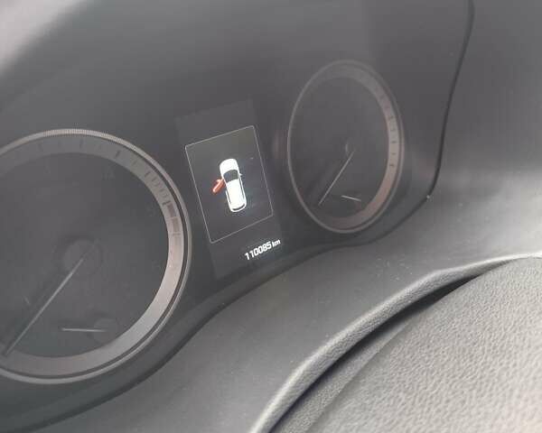 Красный Хендай Туксон, объемом двигателя 2.02 л и пробегом 110 тыс. км за 19800 $, фото 60 на Automoto.ua