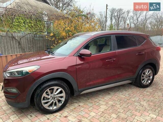 Красный Хендай Туксон, объемом двигателя 2 л и пробегом 123 тыс. км за 15300 $, фото 5 на Automoto.ua