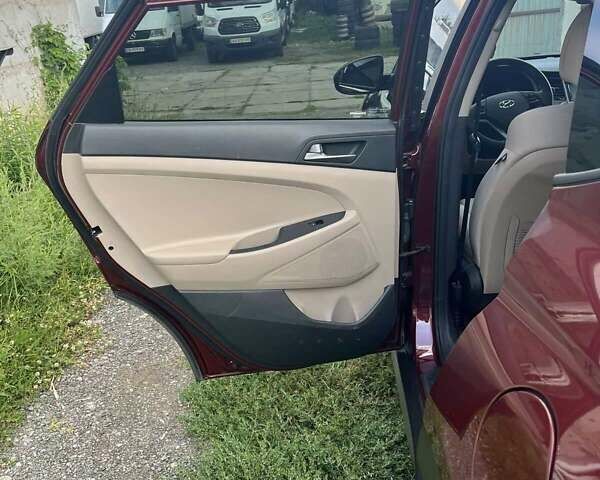 Червоний Хендай Туксон, об'ємом двигуна 2 л та пробігом 101 тис. км за 15700 $, фото 12 на Automoto.ua