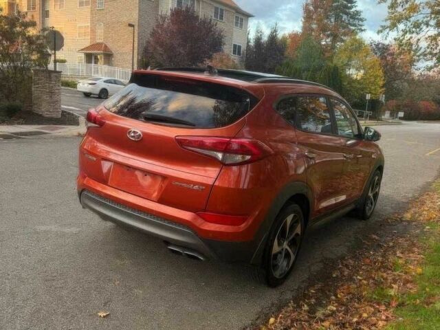 Червоний Хендай Туксон, об'ємом двигуна 1.6 л та пробігом 72 тис. км за 15500 $, фото 6 на Automoto.ua