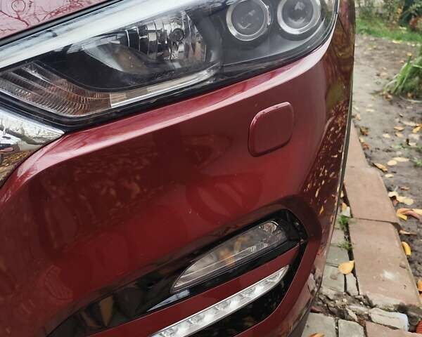 Красный Хендай Туксон, объемом двигателя 2.02 л и пробегом 110 тыс. км за 19800 $, фото 9 на Automoto.ua